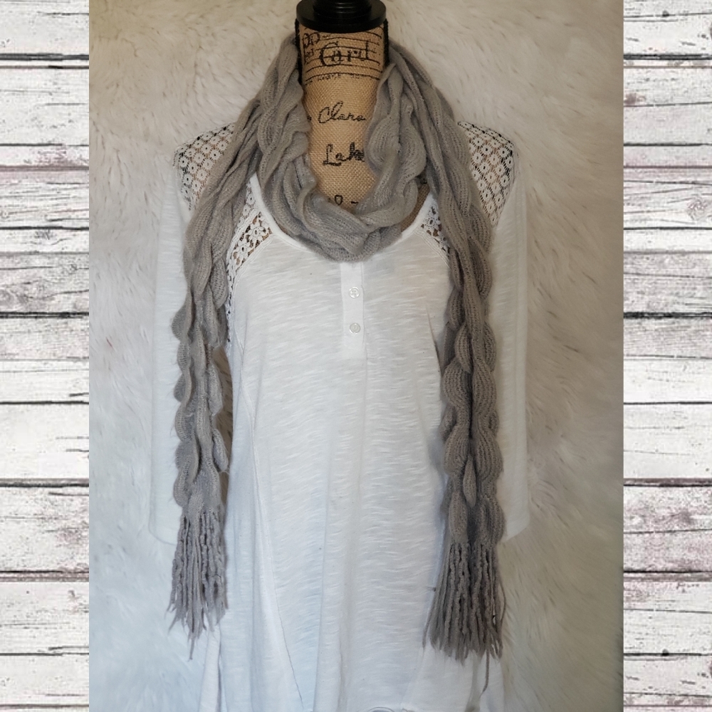 Grey Knit Scarf!